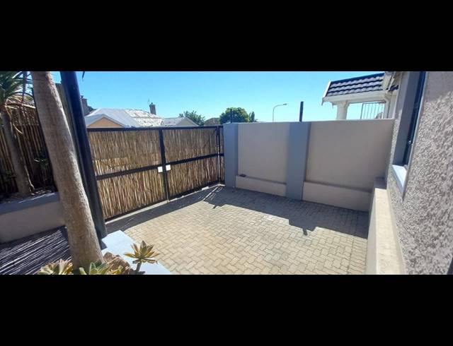 2 BEDROOM HOUSE RENTED IN SOUTH END
